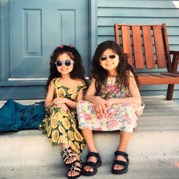 Meet your Posher, Claudia - Picture 1 of 1